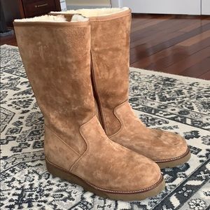 Like new waterproof Ugg boots worn once